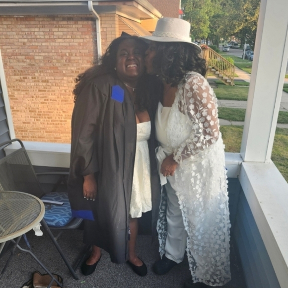 Julia is LIVE, LUXURY & DESIGNER SHARE SHOW BAGS & WALLETS SHARE 2 - Picture 12 of 16